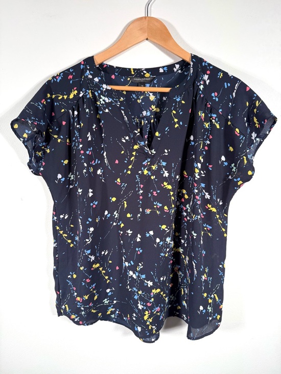 Banana Republic Tops - Banana Republic Navy Blue Wildflower Floral Flutter Sleeve V-Neck Blouse Sz M